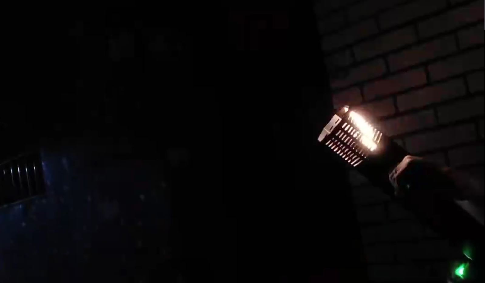 Vortex SFX déclenchant un effet de flamme dans une scène sombre